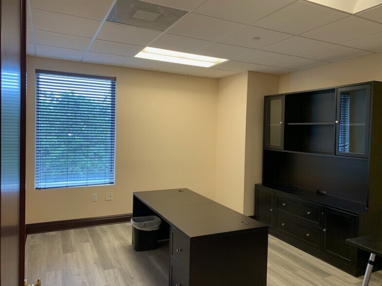 More Photos Of 2750 NE 185th St, Aventura Office For Lease