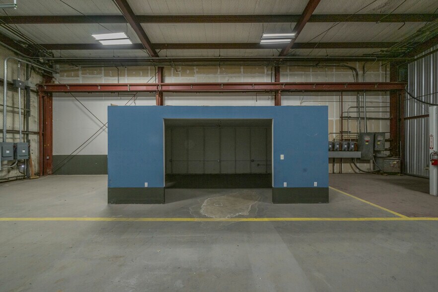 More Photos Of 2833 Roosevelt Ave, San Antonio Warehouse For Lease