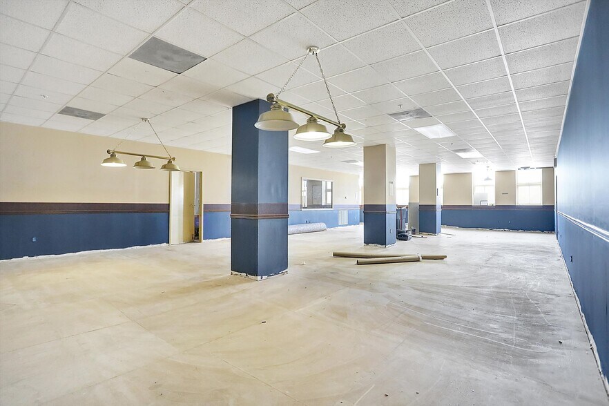More Photos Of 35 S Main St, Batesville Warehouse For Sale