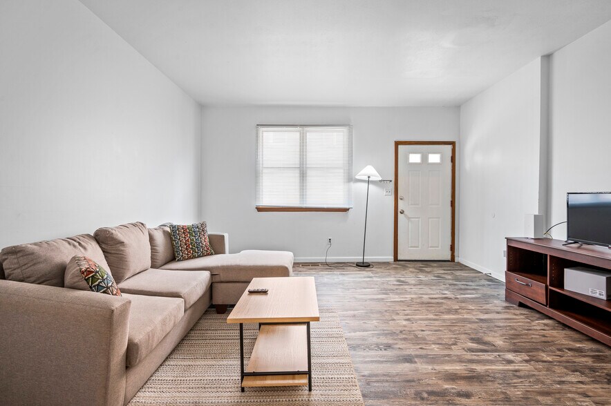 More Photos Of 1703 E Carson St, Pittsburgh General Retail For Sale