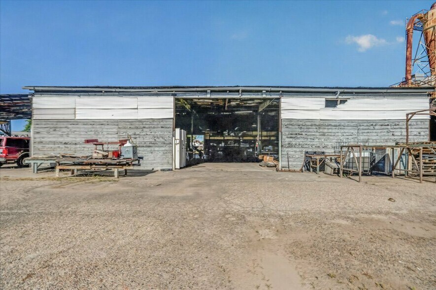 More Photos Of 708 N Pleasant Ave, Fresno Warehouse For Sale