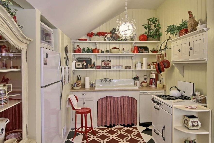 More Photos Of 230 Wellington St, Traverse City Hospitality For Sale