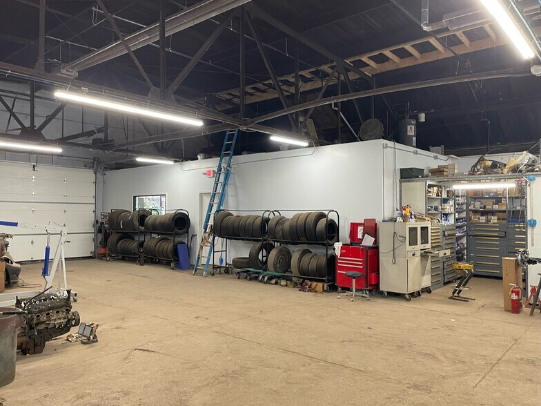 More Photos Of 1427-1431 Valley Dr, Syracuse Warehouse For Sale