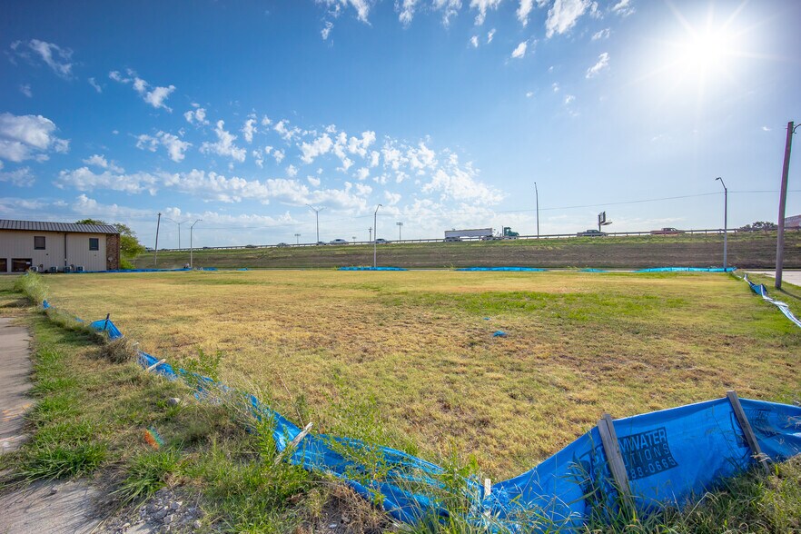 More Photos Of 301 S I-35 Ser Rd, Moore Land For Sale