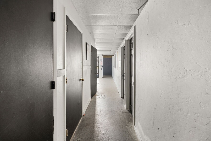 More Photos Of 2120 Collier Ave, Fort Myers Unknown For Lease