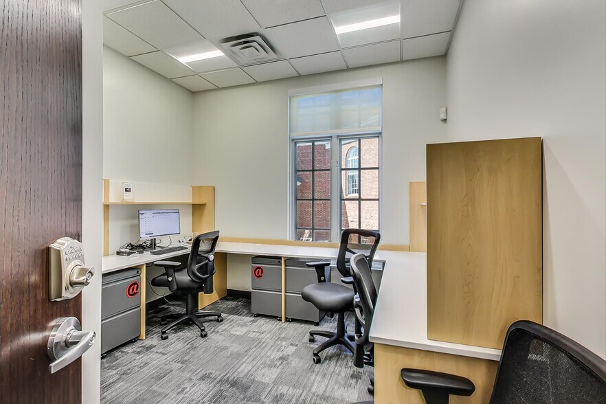 More Photos Of 324 W Touhy Ave, Park Ridge Office For Lease