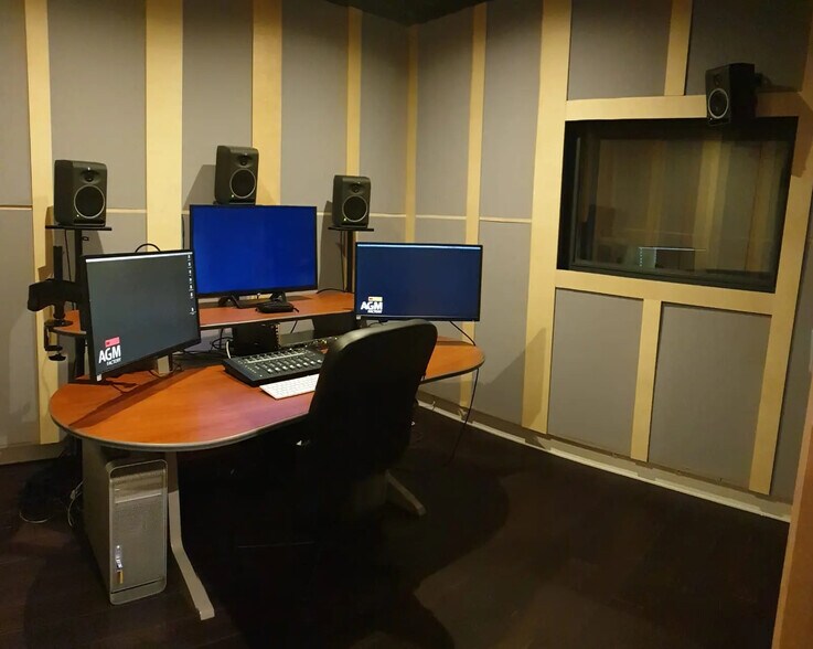 More Photos Of , Paris Office For Sale