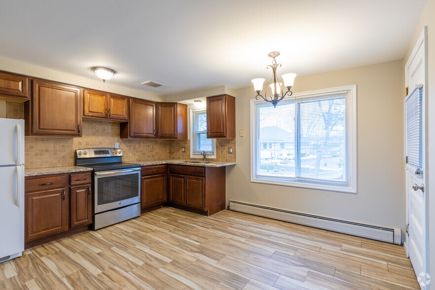 More Photos Of 51611 Mound Rd, Shelby Township Apartments For Sale