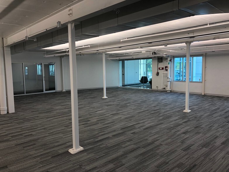 More Photos Of 511 N John Rodes Blvd, Melbourne Office For Lease