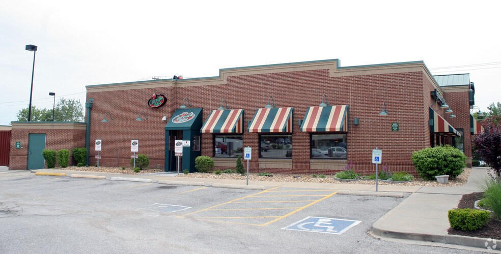 More Photos Of 198 Eureka Towne Center Dr, Eureka Restaurant For Lease