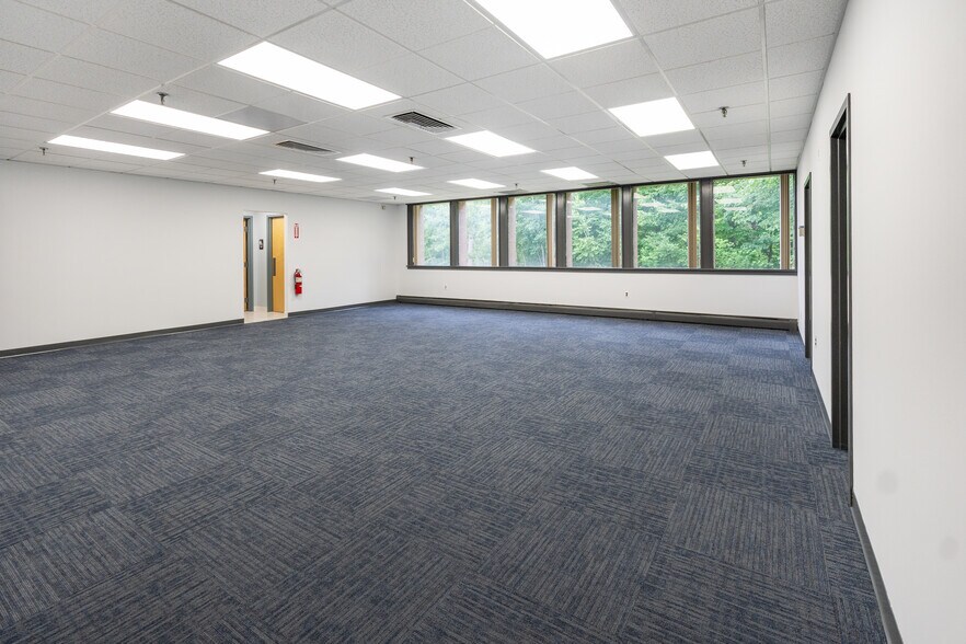 More Photos Of 1 Cornell Pl, Wilmington Warehouse For Lease