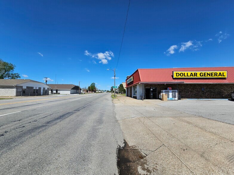 More Photos Of 1308 Washington Ave, Cairo Freestanding For Sale