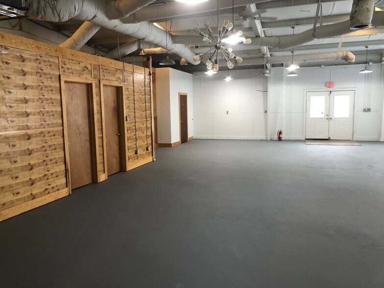 More Photos Of 1856 Belgrade Ave, Charleston Flex For Lease