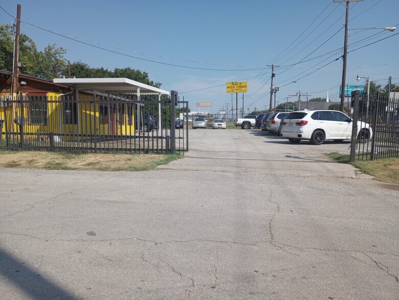 More Photos Of 4123 S Lancaster Rd, Dallas Office For Sale