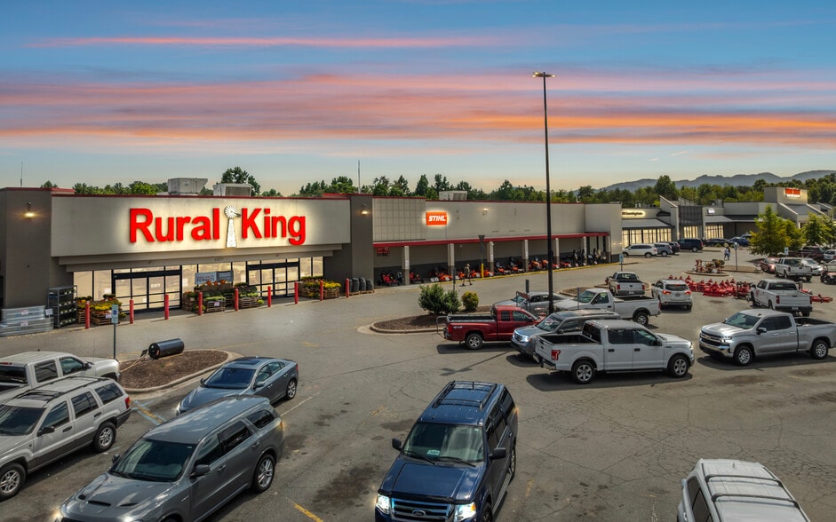 Primary Photo Of 1247 Burkemont Ave, Morganton Unknown For Lease