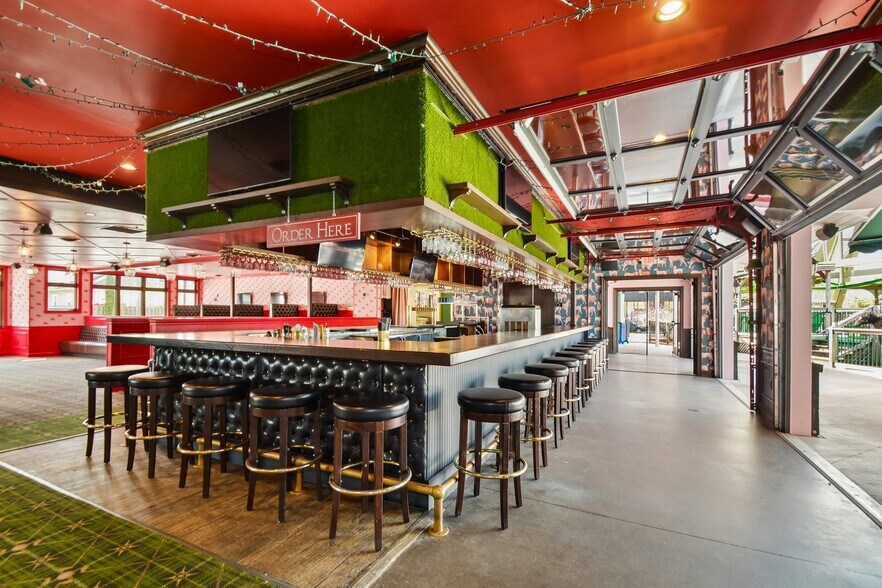 More Photos Of 2501 & 2519 Marshall St NE, Minneapolis Restaurant For Lease