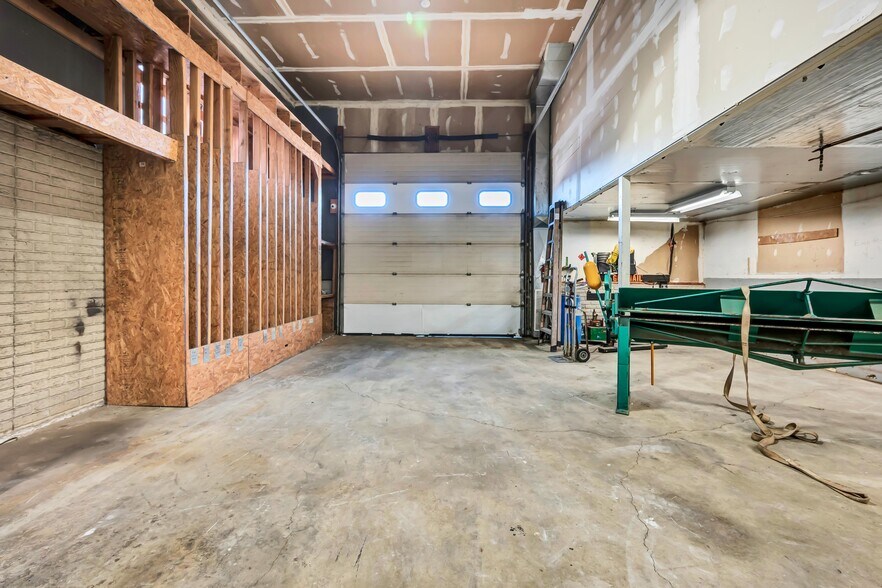 More Photos Of 50 S End Plz, New Milford Light Distribution For Sale