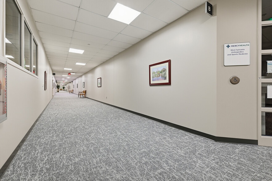 More Photos Of 7640 Sylvania Ave, Sylvania Medical For Lease