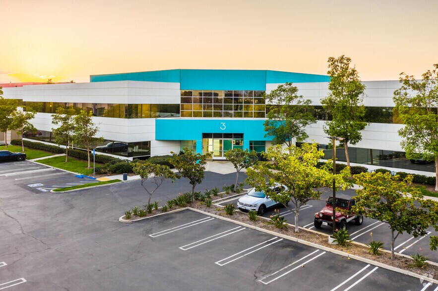More Photos Of 3 Corporate Park, Irvine Office For Lease