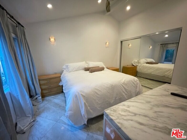 More Photos Of 425 Sunridge St, Playa Del Rey Multifamily For Sale