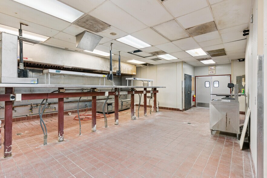 More Photos Of 1025 Magnolia Bluff Way SW, Darien Restaurant For Sale