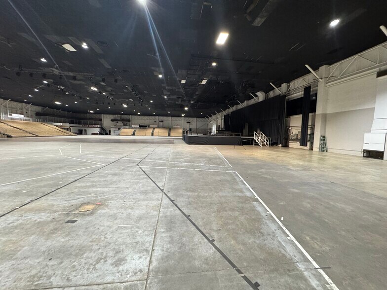 More Photos Of 10408 State Highway 64 E, Tyler Theater Concert Hall For Sale