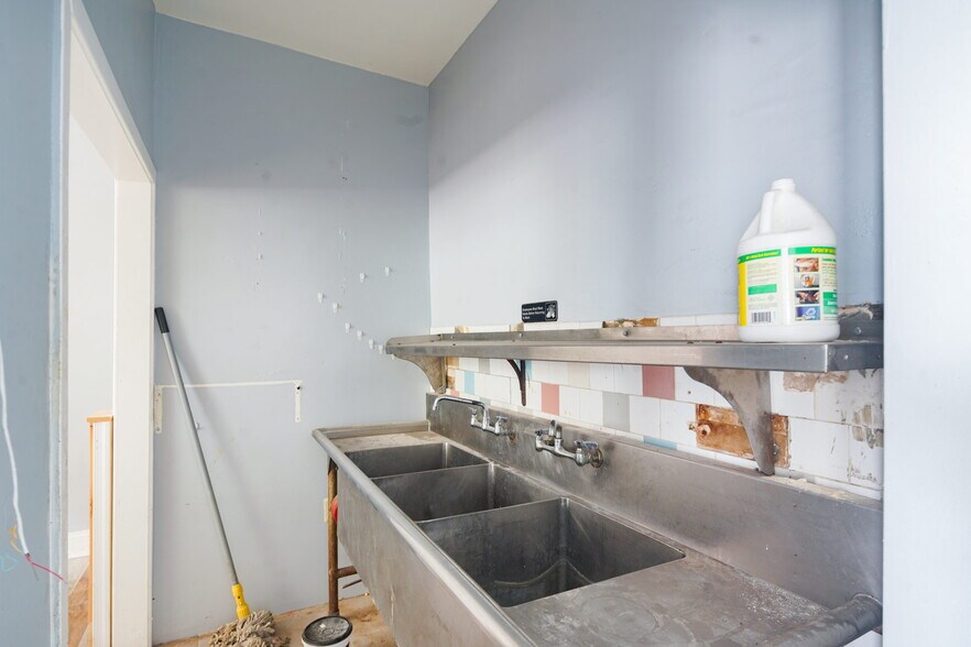 More Photos Of 1901 N 23rd St, Philadelphia Storefront Retail Residential For Sale