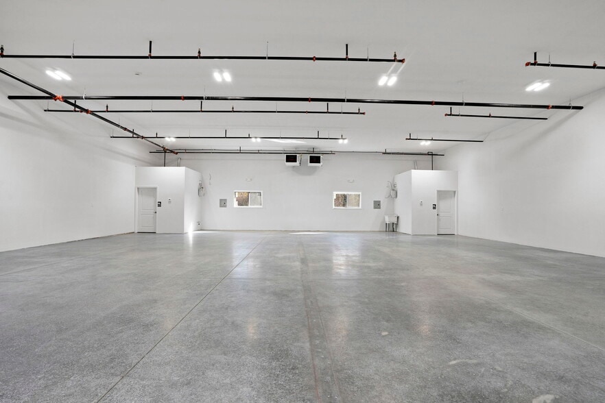 More Photos Of 46 Maple Ave, Schenectady Warehouse For Lease