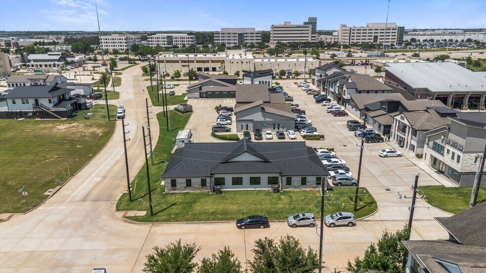 More Photos Of 213 Bella Katy Dr, Katy Medical For Lease