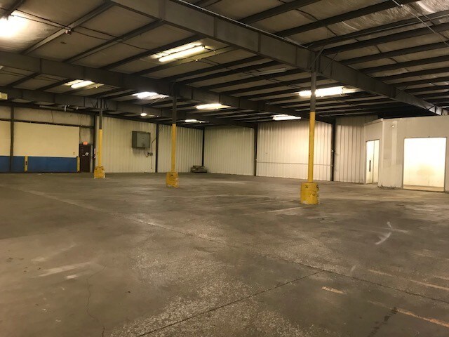 More Photos Of 1510 S 42nd St, Kansas City Manufacturing For Lease