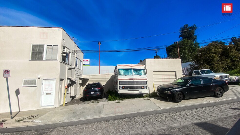 More Photos Of 21528 1/2-21530 Ventura Blvd, Woodland Hills Freestanding For Lease