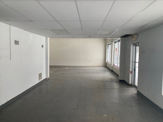 More Photos Of 8337 Mentor Ave, Mentor General Retail For Sale