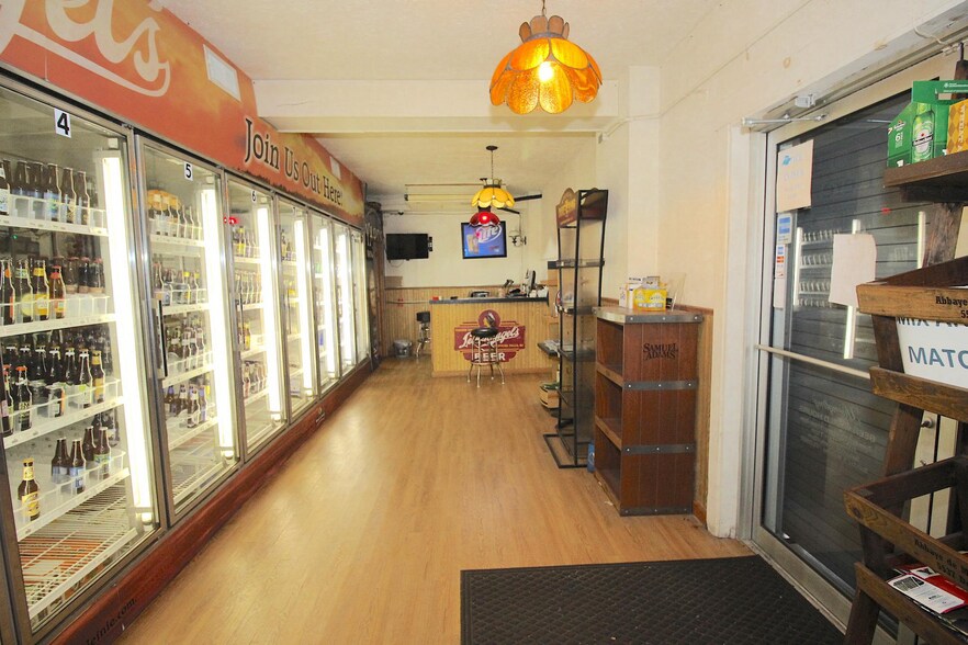 More Photos Of 1916-1920 S Christopher Columbus Blvd, Philadelphia Bar For Sale