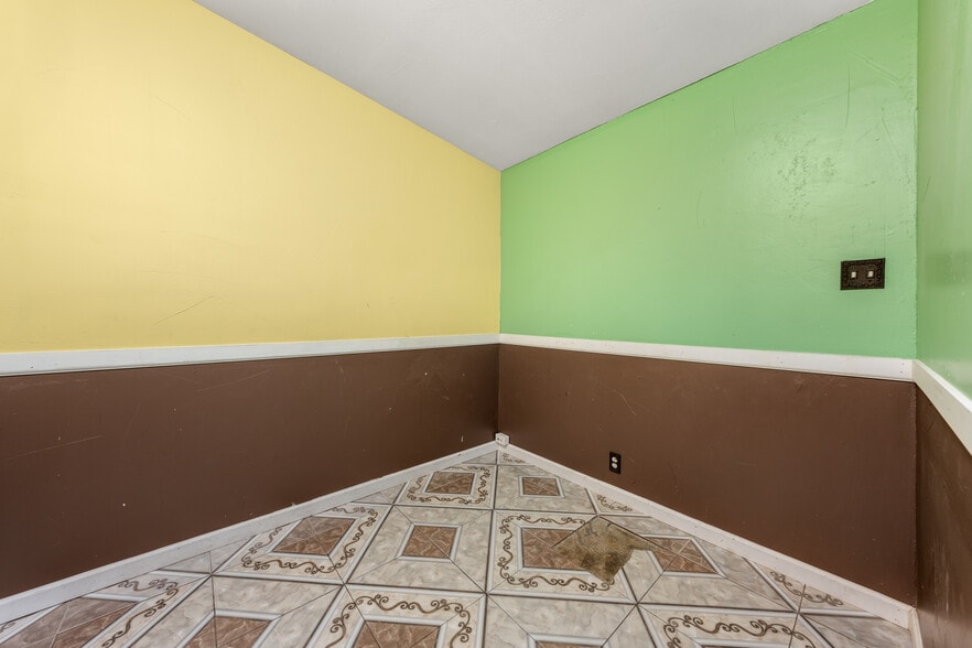 More Photos Of 3715 Bellmead Dr, Bellmead Office For Sale