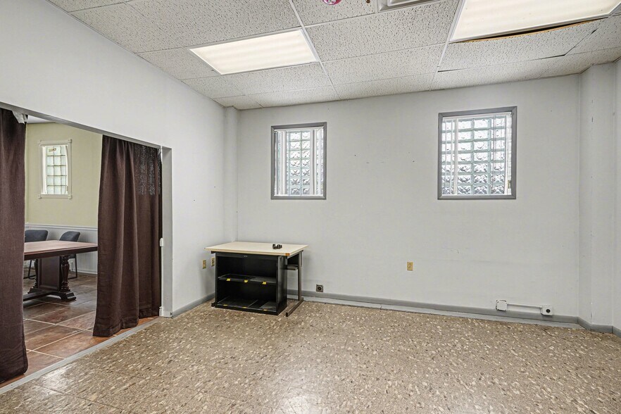 More Photos Of 49 S 2nd St, New Vienna Manufacturing For Lease