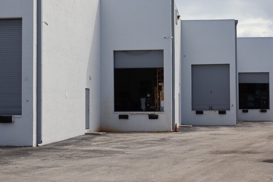 More Photos Of 2400 W Copans Rd, Pompano Beach Showroom For Lease