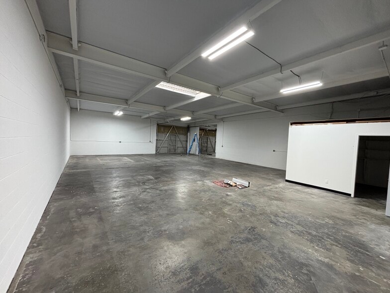 More Photos Of 1428 W South Central Park Ave, Anaheim Warehouse For Lease