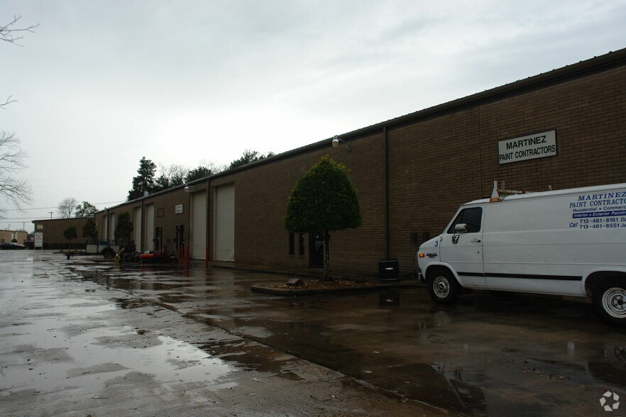 More Photos Of 9144 Spring Branch Dr, Houston Warehouse For Lease