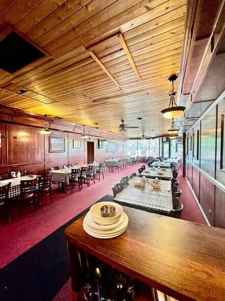 More Photos Of 2701-2709 W Lawrence Ave, Chicago Restaurant For Sale