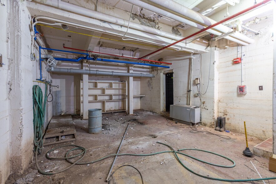 More Photos Of 301 Cypress St, Abilene Office For Sale