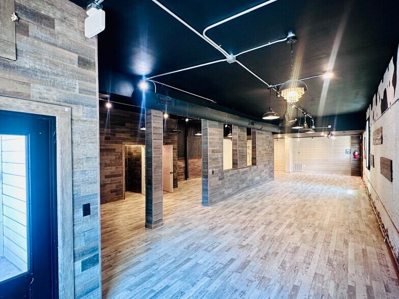 More Photos Of 103 N College Ave, Newton General Retail For Lease