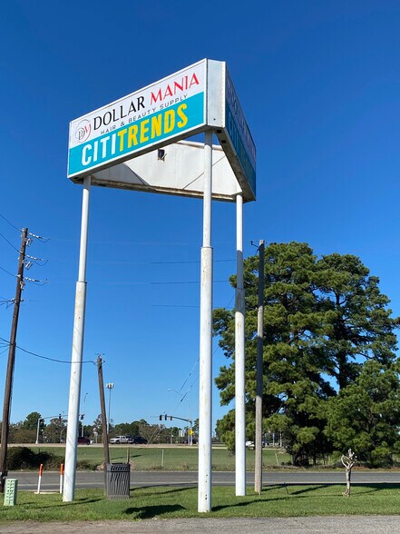 More Photos Of 6713, 6715, 672 Pines Rd. Rd, Shreveport General Retail For Sale