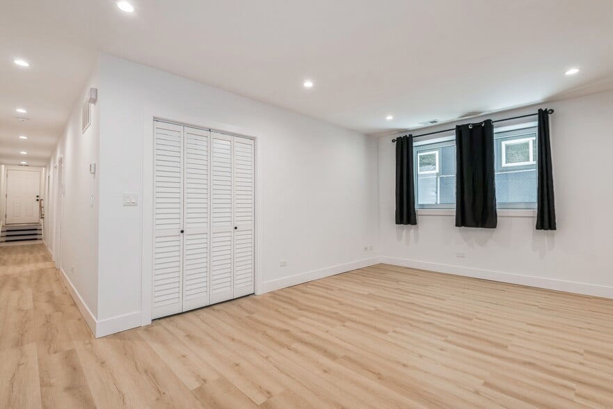 More Photos Of 1535 W Estes Ave, Chicago Multifamily For Sale