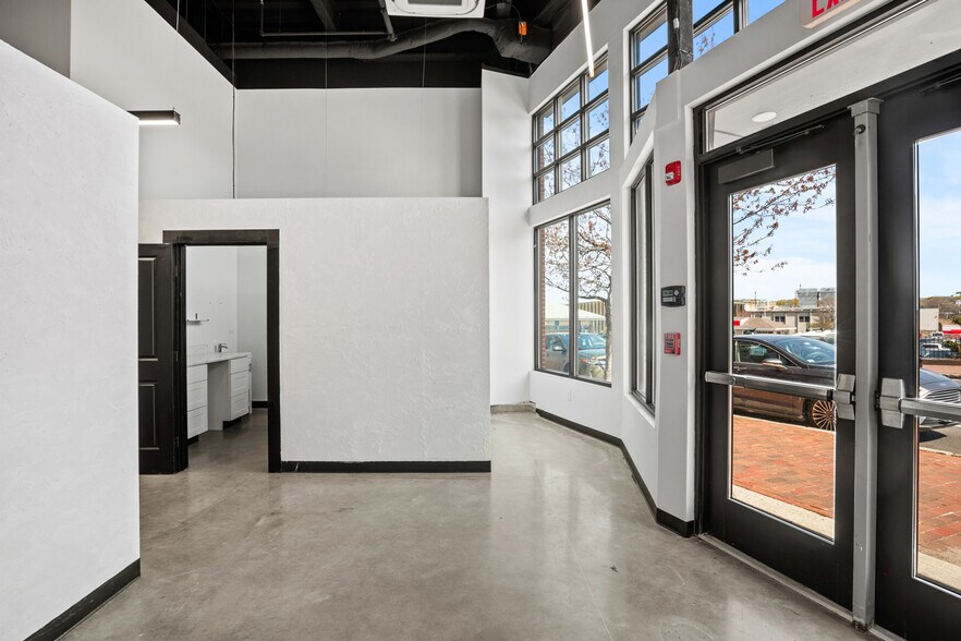 More Photos Of 206 Main St, Gloucester Apartments For Lease