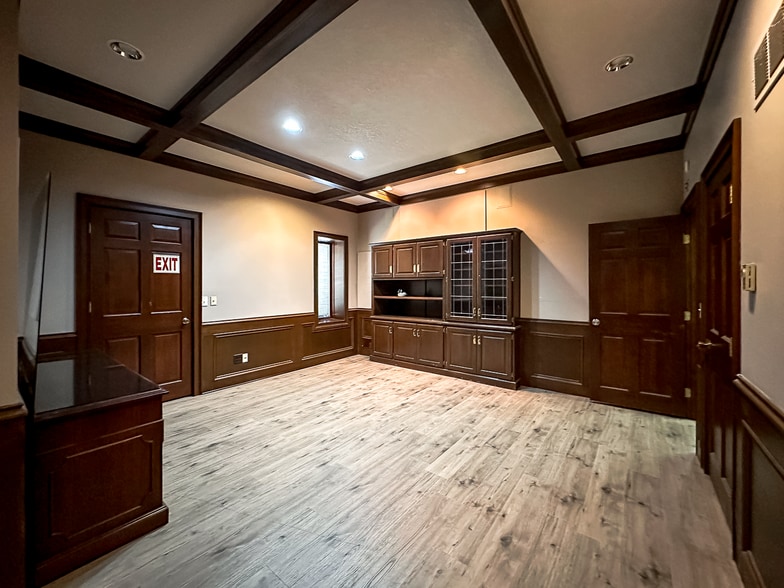 More Photos Of 2014 S Calhoun St, Fort Wayne Manufacturing For Sale