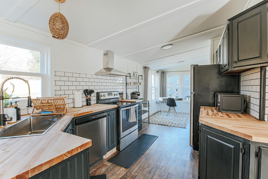 More Photos Of 7847 Rockfish Valley Hwy, Afton Hotel For Sale