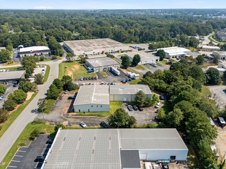 More Photos Of 9 Ellwood Ct, Greenville Warehouse For Lease