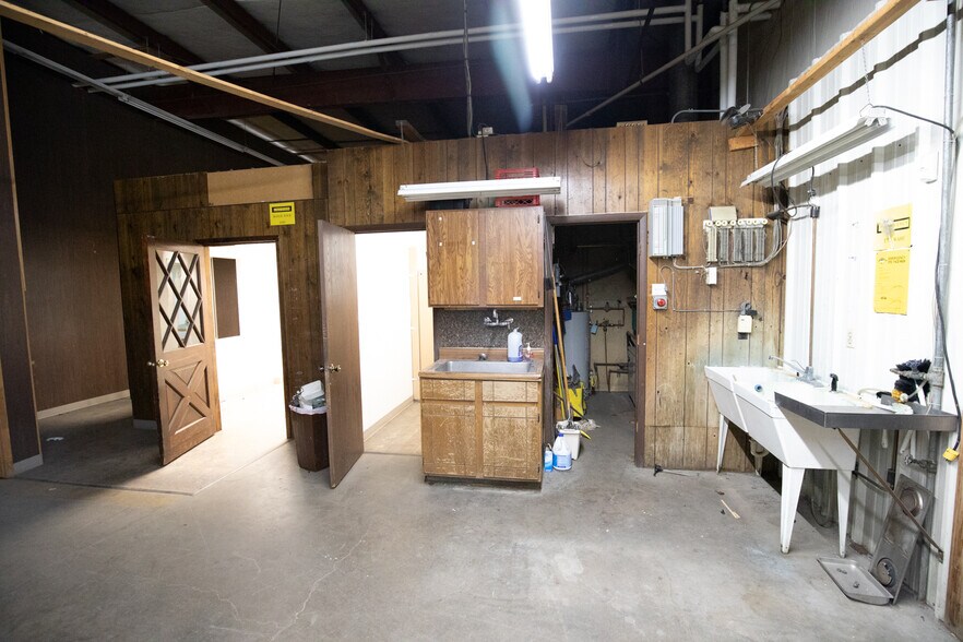 More Photos Of 1924 North Ave W, Missoula Warehouse For Sale