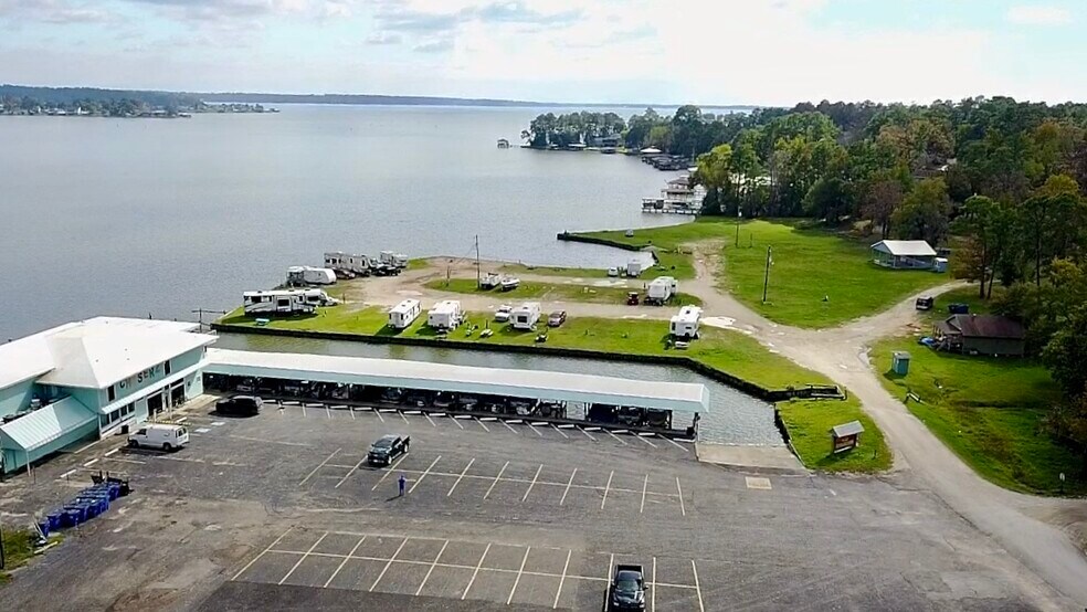 More Photos Of 371 Navaho Trl, Onalaska Restaurant For Lease