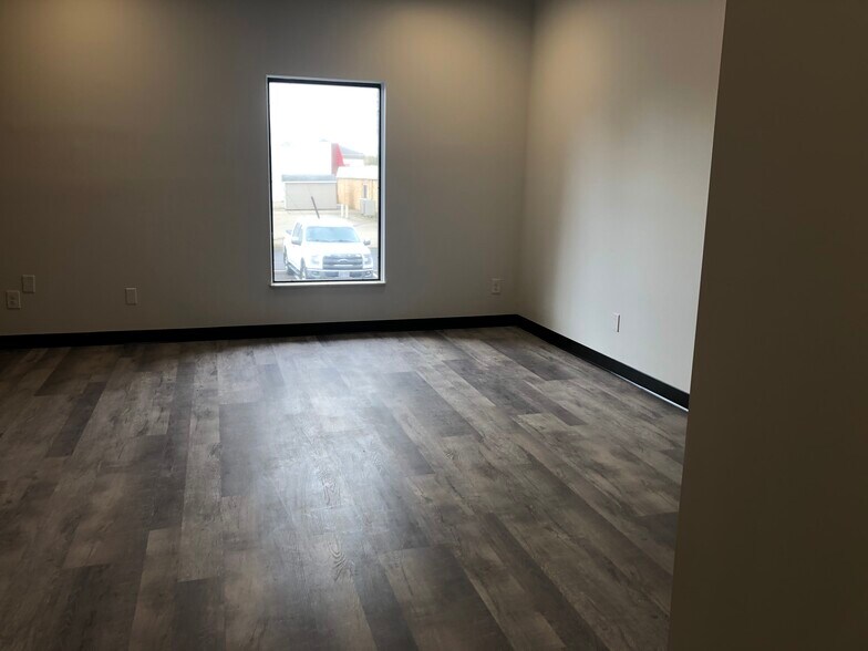 More Photos Of 905 N 21st St, Newark Medical For Lease